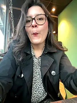 Its Jade online show from October 24, 2025, 4:06 pm