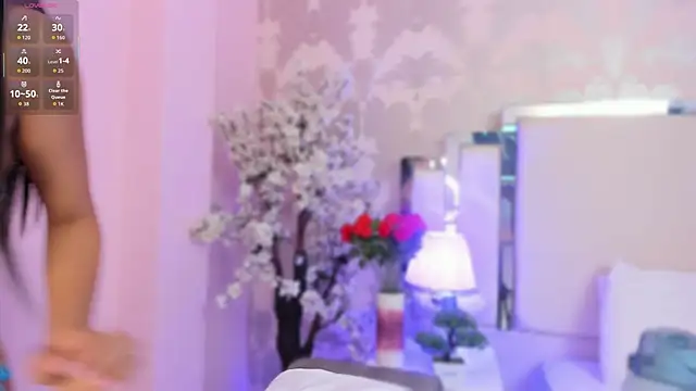 lauramartin1 online show from April 17, 2026, 11:24 am