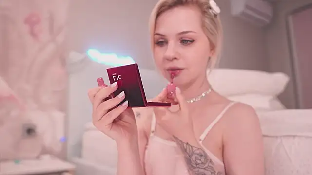 Snapshot of NinaMint chatting on September 28, 2025, 4:58 pm NinaMint online show from September 28, 2025, 4:58 pm