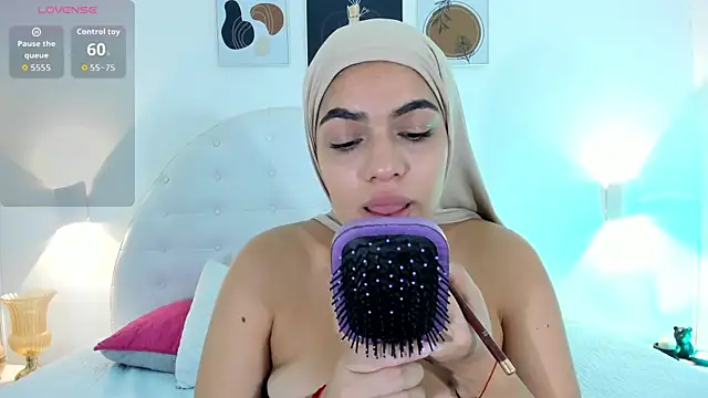 Snapshot of Umarani_ chatting on September 17, 2025, 6:43 pm Umarani online show from September 17, 2025, 6:43 pm