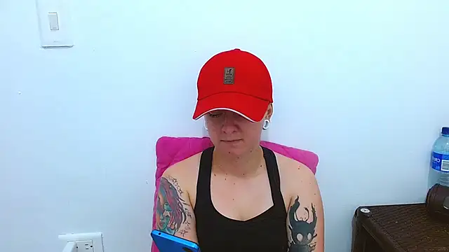 tomboyblue online show from December 3, 2025, 3:22 pm