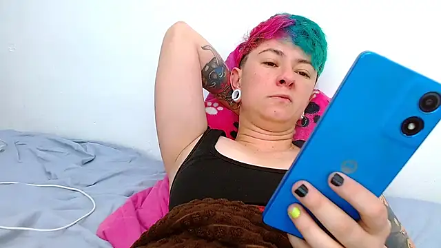 tomboyblue online show from November 28, 2025, 1:22 pm