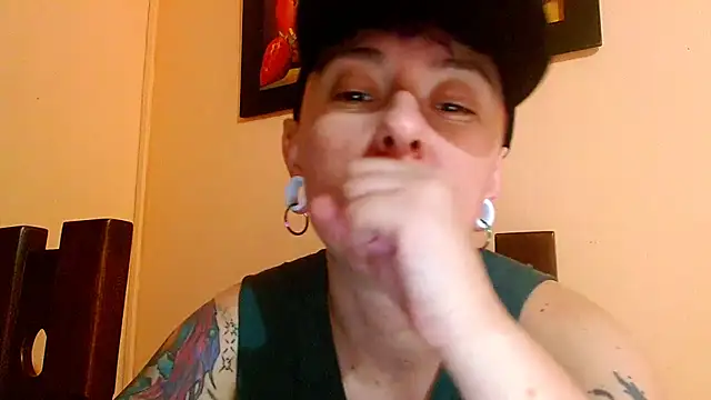 Snapshot of tomboyblue chatting on June 18, 2026, 10:48 pm tomboyblue online show from June 18, 2026, 10:48 pm