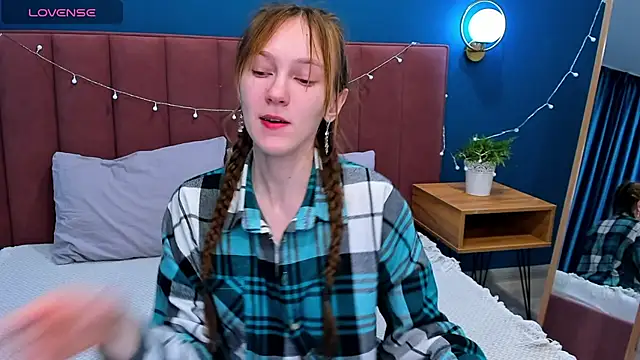 Snapshot of VanillaKelly chatting on February 3, 2025, 11:36 pm VanillaKelly online show from February 3, 2025, 11:36 pm