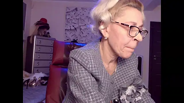 HornyMilf 555 online show from October 6, 2025, 1:12 pm