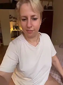 MariaValentine online show from December 18, 2025, 6:29 am