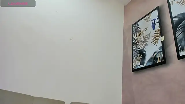 DahianaLincoln online show from October 8, 2025, 5:24 pm