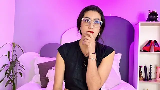 SophieGomez22 online show from May 25, 2026, 11:42 am