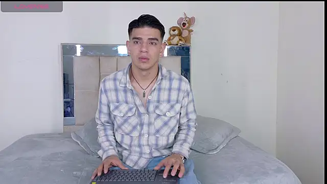 Snapshot of Ares_Johnson chatting on June 16, 2026, 3:39 am Ares Johnson online show from June 16, 2026, 3:39 am