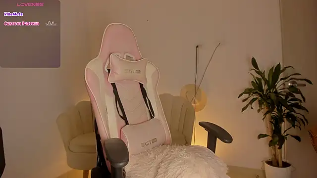 Snapshot of LittleSofia_ chatting on October 24, 2025, 2:54 am LittleSofia online show from October 24, 2025, 2:54 am