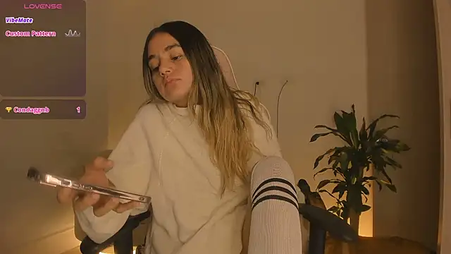 Snapshot of LittleSofia_ chatting on November 5, 2025, 3:09 am LittleSofia online show from November 5, 2025, 3:09 am