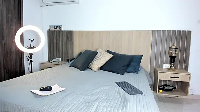 rebeca cortez  online show from February 17, 2026, 7:55 pm