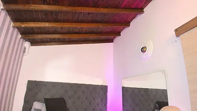 rebeca cortez  online show from March 7, 2025, 6:46 am