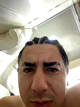 DanielGomez9 online show from September 18, 2025, 1:03 pm