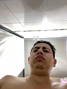 DanielGomez9 online show from February 28, 2025, 12:31 pm