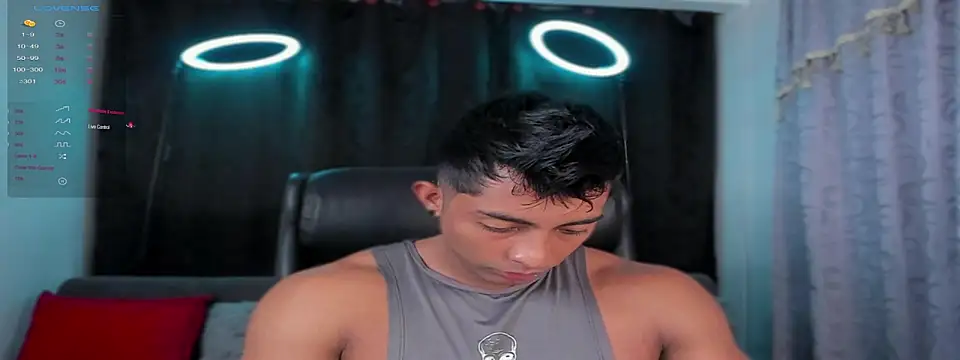 Snapshot of Couple_muscle1 chatting on February 10, 2025, 2:59 pm Couple muscle1 online show from February 10, 2025, 2:59 pm