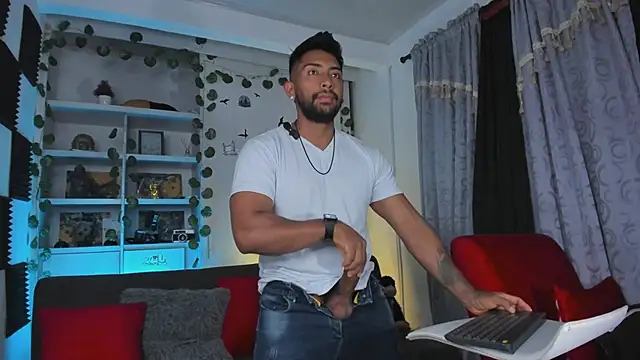 Snapshot of Couple_muscle1 chatting on December 1, 2025, 1:50 am Couple muscle1 online show from December 1, 2025, 1:50 am