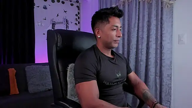 Snapshot of Couple_muscle1 chatting on March 16, 2025, 10:20 pm Couple muscle1 online show from March 16, 2025, 10:20 pm