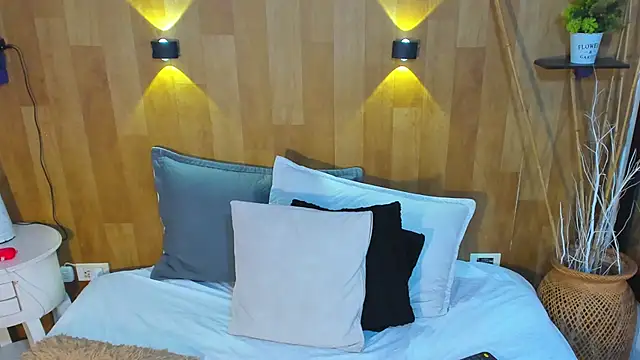 marianaa90 online show from March 9, 2026, 4:10 pm