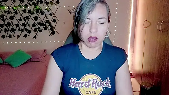 Snapshot of Lady_breaks_hearts chatting on November 22, 2025, 10:25 am Lady breaks hearts online show from November 22, 2025, 10:25 am