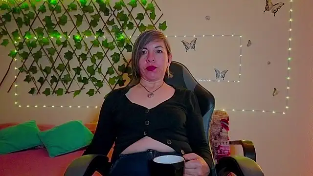 Snapshot of Lady_breaks_hearts chatting on November 12, 2025, 10:41 am Lady breaks hearts online show from November 12, 2025, 10:41 am