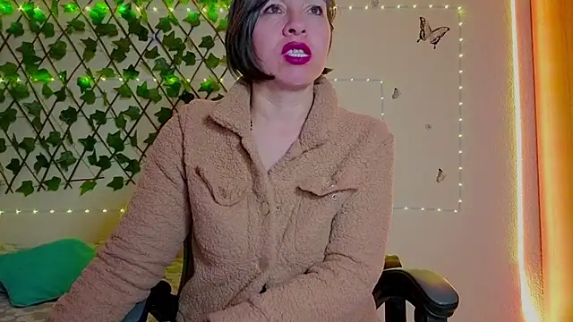 Snapshot of Lady_breaks_hearts chatting on October 29, 2025, 10:14 am Lady breaks hearts online show from October 29, 2025, 10:14 am