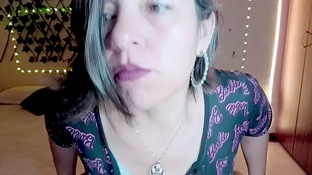 Snapshot of Lady_breaks_hearts chatting on December 17, 2025, 11:59 am Lady breaks hearts online show from December 17, 2025, 11:59 am