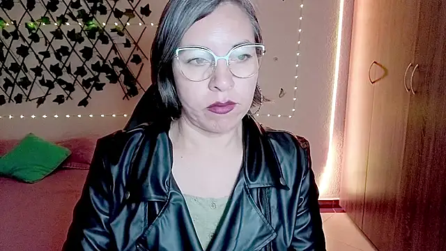 Snapshot of Lady_breaks_hearts chatting on November 27, 2025, 8:42 pm Lady breaks hearts online show from November 27, 2025, 8:42 pm