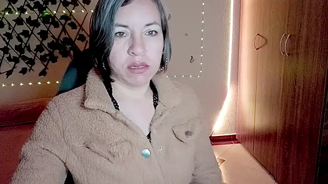 Snapshot of Lady_breaks_hearts chatting on November 19, 2025, 9:42 am Lady breaks hearts online show from November 19, 2025, 9:42 am