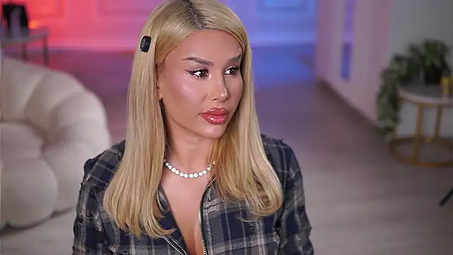 EvaZane online show from February 17, 2026, 6:49 pm