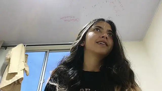 Snapshot of ViolettaSummer chatting on February 21, 2025, 11:11 am ViolettaSummer online show from February 21, 2025, 11:11 am