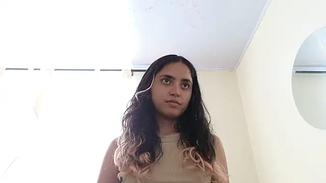 Snapshot of ViolettaSummer chatting on February 14, 2025, 9:43 pm ViolettaSummer online show from February 14, 2025, 9:43 pm