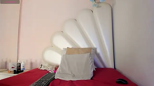 Lorena Hawkins online show from February 19, 2025, 1:39 pm