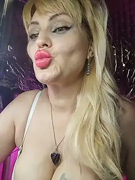Snapshot of Freya_Milf chatting on July 20, 2026, 9:38 am Freya Milf online show from July 20, 2026, 9:38 am
