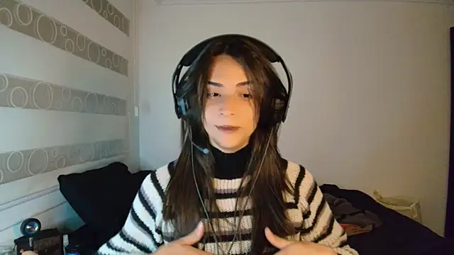 Snapshot of Dollbehavior_ chatting on October 19, 2025, 8:17 am Dollbehavior online show from October 19, 2025, 8:17 am