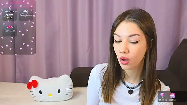 Snapshot of ellie_kramer chatting on November 17, 2025, 4:44 pm ellie kramer online show from November 17, 2025, 4:44 pm