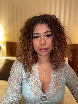 LEONCITA  online show from February 3, 2026, 11:43 pm