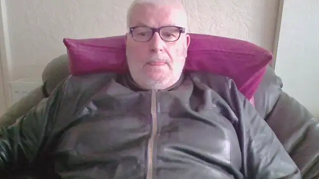 Snapshot of Leatherman63 chatting on October 25, 2025, 8:57 am Leatherman63 online show from October 25, 2025, 8:57 am
