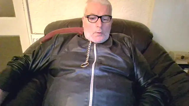 Snapshot of Leatherman63 chatting on October 23, 2025, 5:55 pm Leatherman63 online show from October 23, 2025, 5:55 pm