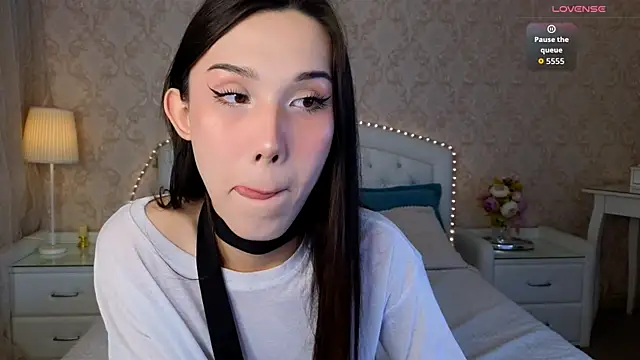 Kaia Sunshine Mia online show from October 26, 2025, 10:15 am