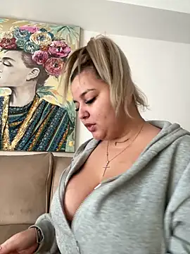 Snapshot of AllysonK chatting on March 12, 2025, 9:44 am AllysonK online show from March 12, 2025, 9:44 am