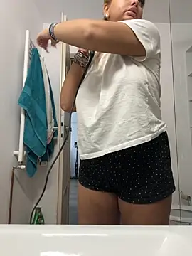 Snapshot of AllysonK chatting on September 9, 2025, 10:47 am AllysonK online show from September 9, 2025, 10:47 am