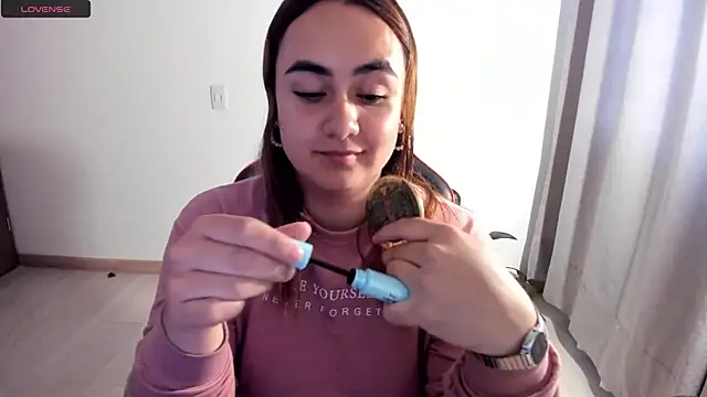 maryluna95 online show from April 16, 2026, 8:31 pm