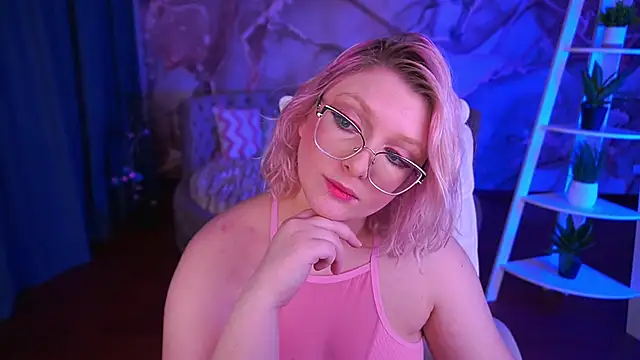 Snapshot of CoolTatis chatting on November 12, 2025, 2:21 pm CoolTatis online show from November 12, 2025, 2:21 pm