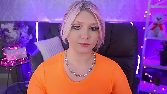 Snapshot of CoolTatis chatting on November 3, 2025, 2:31 pm CoolTatis online show from November 3, 2025, 2:31 pm