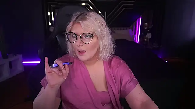 Snapshot of CoolTatis chatting on March 2, 2025, 7:21 am CoolTatis online show from March 2, 2025, 7:21 am