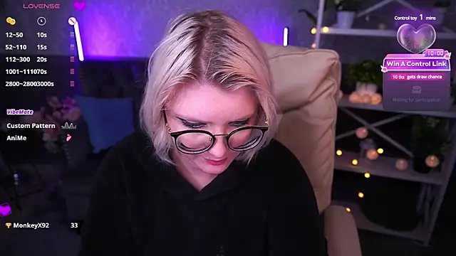 Snapshot of CoolTatis chatting on March 18, 2025, 5:12 pm CoolTatis online show from March 18, 2025, 5:12 pm