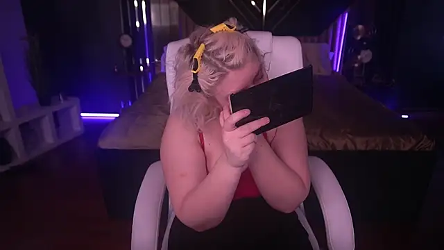 Snapshot of CoolTatis chatting on March 9, 2025, 8:40 am CoolTatis online show from March 9, 2025, 8:40 am