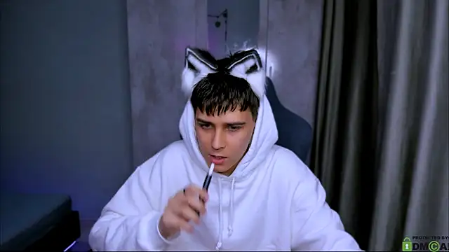 Snapshot of Foxicfu chatting on February 7, 2025, 2:26 pm Foxicfu online show from February 7, 2025, 2:26 pm