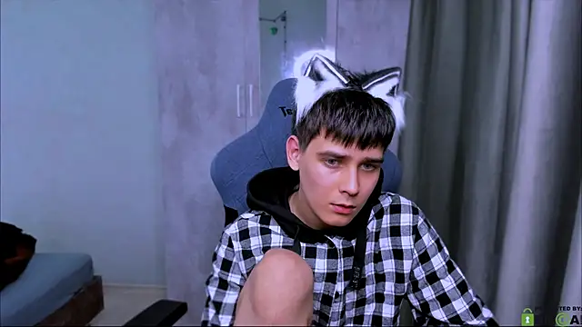 Snapshot of Foxicfu chatting on February 14, 2025, 4:20 pm Foxicfu online show from February 14, 2025, 4:20 pm